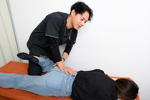 腰痛施術